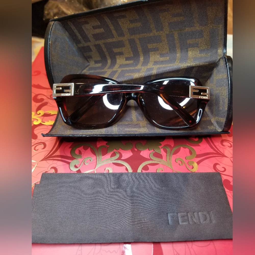 🕶Fendi Sunglasses